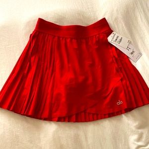 Alo aces yoga tennis skirt. NWT ($74). Size small.